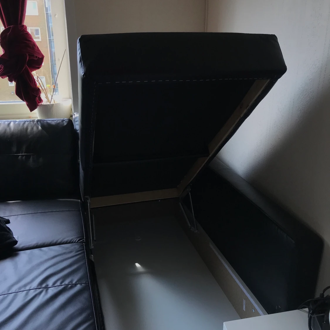 Svart soffsäng med förvaring - 90