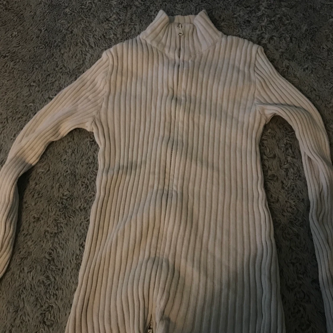 Vit tjock tröja med dragkedja