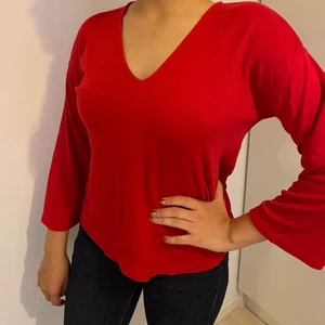 Röd tröja - Röd tröja från KappAhl i mycket bra skick. Stl XS/S. Pris 60kr