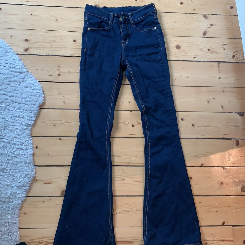 Fina bootcut jeans från 77th flea. Jeans & Byxor.