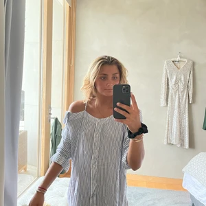 Dres - Randig klänning från Forever 21. Storlek S 