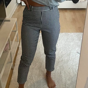 Rutiga byxor  - Ett par superfina rutiga byxor från nakd💓💓