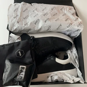 BALR skor - Hel oanvända skor som är köpta i Marbella för 1 år sedan! Säljer på grund av att köpt fel storlek. Ordinarie pris 5.000kr mitt pris 2000kr