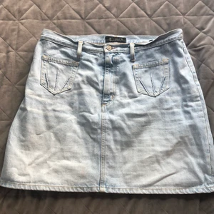 Jeans kjol  - Ljus blå jeans kjol