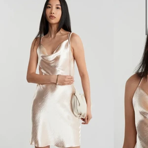 Sidenklänning - Säljer min superfina helt slutsålda klänning!😍tyvärr för stor för mig vid bysten, hör av er för fler bilder!