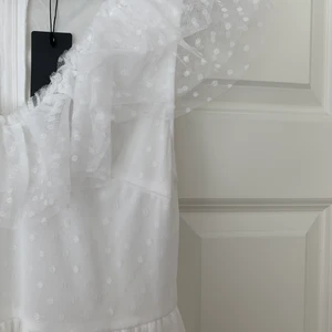 Vit sommarklänning - Helt ny klänning från SHEILAY i storlek M🤍