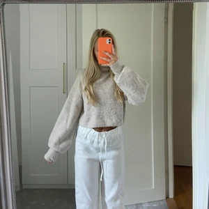 Beige stickad tröja  - Beige stickad tröja med polokrage🧡 köparen står för frakt