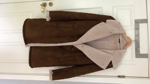 Vinter rock i strl L  - Nästintill oanvänd och i mycket bra skick. För mer info är det bara att skriva. Priset går att diskutera. Frakten ingår ej. 