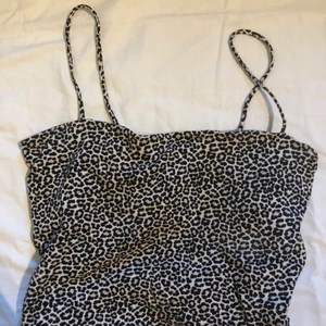 Linne - Linne från Gina i leopard mönster