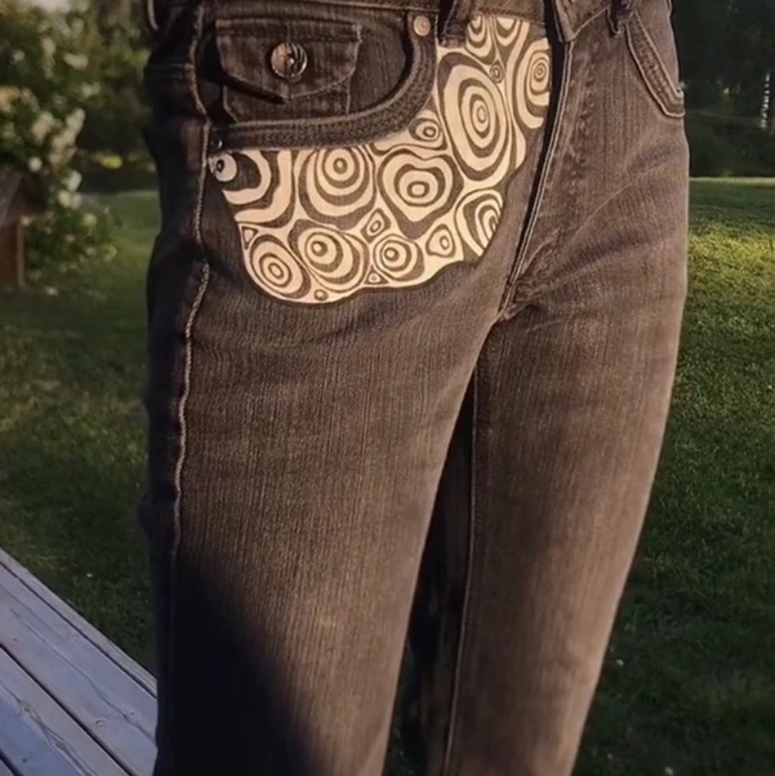 Svarta jeans med målat mönster - 91