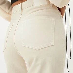 Weekday rowe jeans - Säljer pga att jag inte passar i dom längre, dom är i bra skick. Nypris 400kr och säljer för 250kr, frakt ingår där