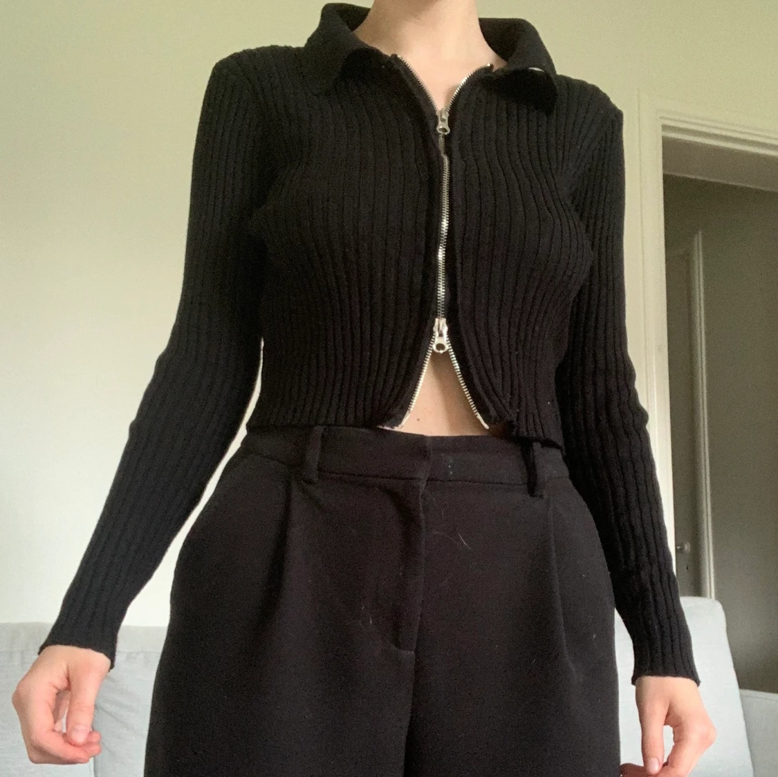 Svart tröja m dragkedja