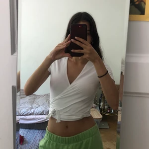 Vit wraptop - Vit wraptop från brandy! Går att knyta på många olika sätt 