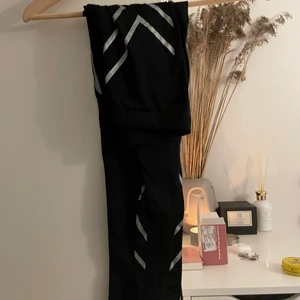 Träningsbyxor - Säljer pågrund av att den inte kommer till andvändning. Skriv för fler bilder 