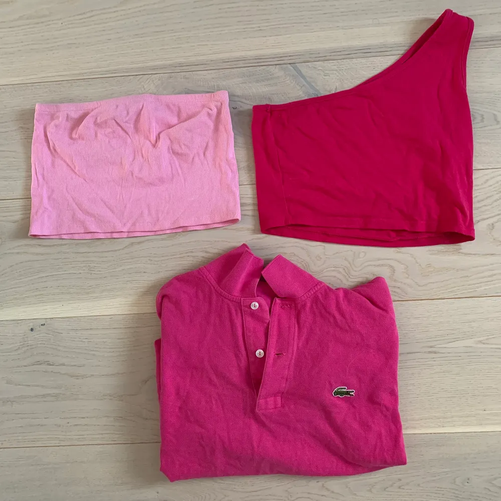 Rosa toppar! Ljusrosa bandeu storlek 36/38! Mörkrosa toppen från vero Moda pieces är i storlek S och Lacoste skjortan är oversized tröja! . Toppar.