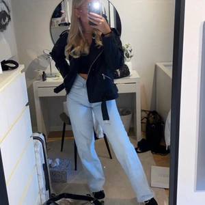Jeans från Zara - Jeans från Zara i storlek 36. Knappt använda och i superbra skick 