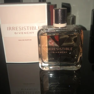 Givenchy parfym  - Har bara andvänt den 3 gånger men den luktar fett gott 