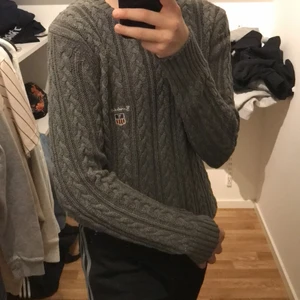 Stickad tröja storlek S - Fin stickad tröja. Inte andvänd många gånger. Passar på både S och Xs