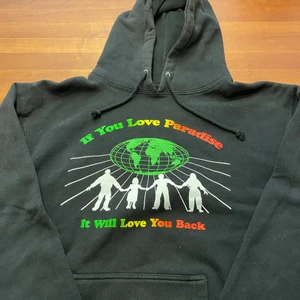 Paradise NYC Hoddie Svart L - Paradise NYC Hoddie Svart med tryck Storlek L bra skick  Nypris 1000 Pris 350 SMS eller Ring 0708942932 