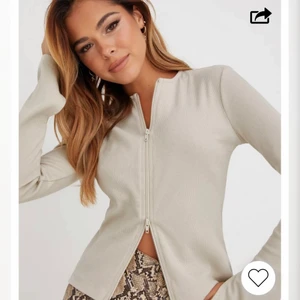 Nelly tröja  - Använd endast en gång, st 36 