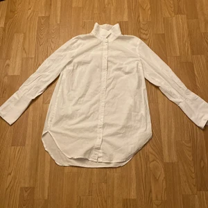 Skjorta från bodyflirt / blouse  - It’s comfortable and it only needs to be ironed and then it will be like new 