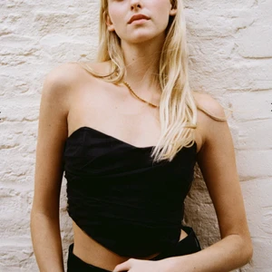 Korsett - Säljer denna korsett från zara då den ej kommer till användning, kan tänka mig byta mot någon annan korsett från zara