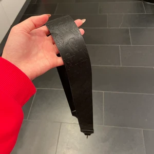 Carin Wester axelremsband - Matt axelremsband från Carin Wester som går till alla väskor. Säljs då den inte kommer till användning, endast använd 1 gång så som nyskick. Inköpspris 129kr, mitt pris 50kr + frakt (betalning via Swish) 😊