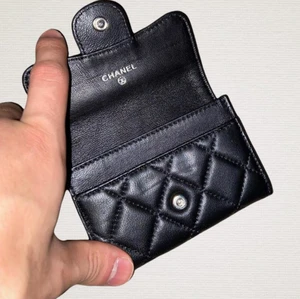 Chanel - Denna plånbok fick jag utav en familjvän i present äkta, ny pris 1500kr. Budgivning som gäller , endast serösa köpare!!💕❤️