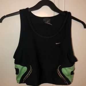 Nike träningstopp  - Träningstopp från Nike använt men bra skick. 