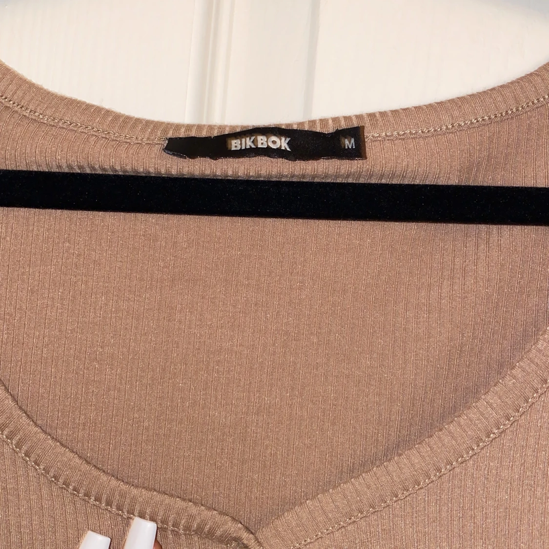 Beige topp med knappar  - 91