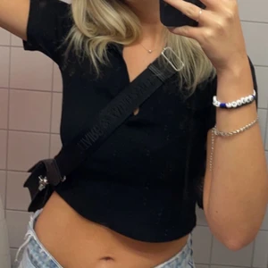 Zadig väska - Säljer denna sjukt fina väska som tyvärr bara ligger i garderoben. Köpt i Danmark för 3600. Säljer nu för 1900kr inkl frakt 💕💕