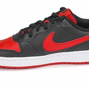 Nike stl 37,5 - I princip helt nya, endast använda 1-2 gånger. 