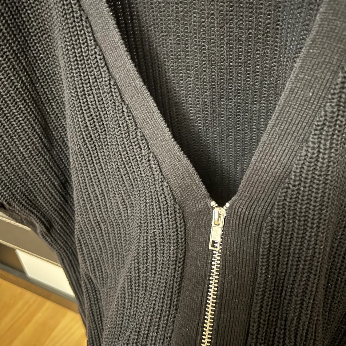 Stickad V-ringad tröja/kofta - 91