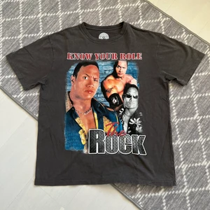 The Rock WWE tee - Size:L