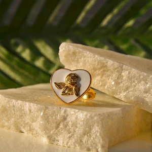 Angel heart rings- 18k gold plated  - Ängel ringa i 18k guldpläterad. Finns i fyra färger rosa, blå, svart och vitt. 80kr/st Frakt 24kr. Postas som brev och levereras till er postlåda. Skicka er insta så att jag kan skicka posting bevis video. Finns bara en av varje färg kvar! 