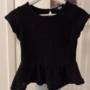 Top, bikbok, S  - Söt svart top från bikbok i storlek S