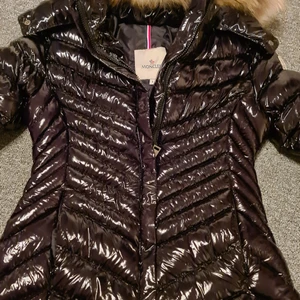 Jacka  - Säljer min Jacka i storlek S/M 1500kr.  Finns I Södertälje.  Helt Ny . Oanvänd.  