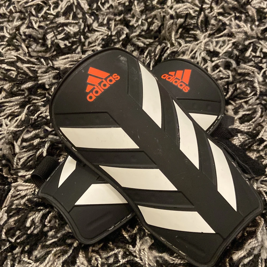 adidas fotbolls benskydd 