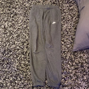 Nike mjukis byxor - ny skick, inte så använd (säljer för den var för liten på mig)