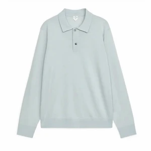 Arket Polo - Säljer den här isblåa polon som nu är slutsåld på Arkets hemsida, perfekt till vintern. Storlek M