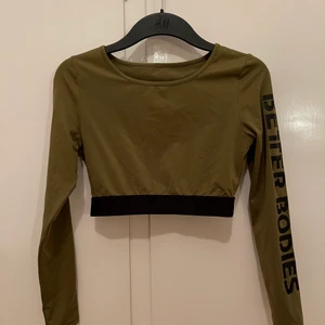 Träningströja  - Träningströja från better bodies med öppen rygg. Aldrig använd. Har en likadan, men fick felskickat så säljer denna. Jag älskar att träna i den.