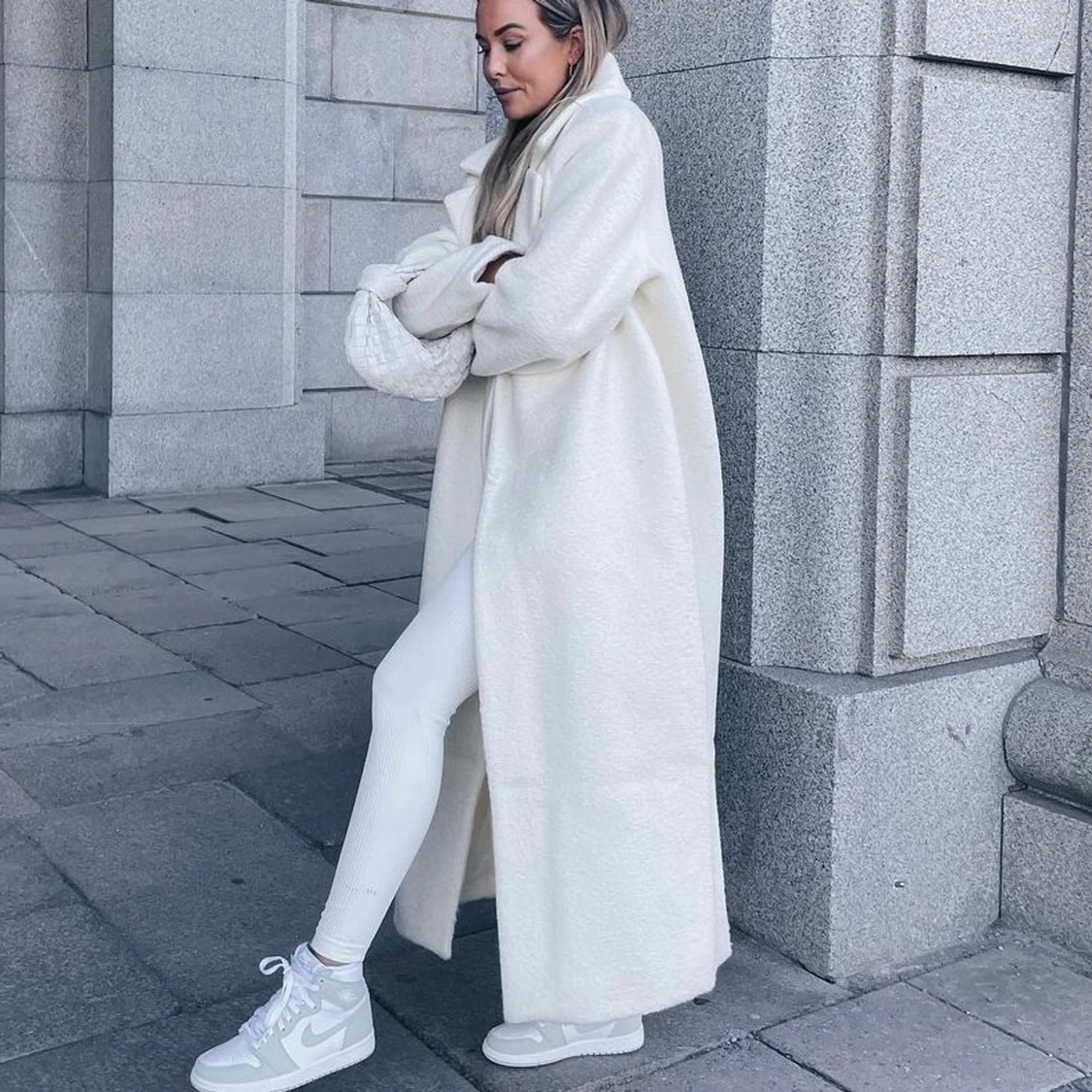 Intressekoll! Vit luddig kappa 