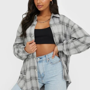 Kofta - Så fin kofta/skjorta från nelly. Säljer då jag inte använder den