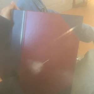 Zadig  - Fin bok i fint skick säljer pga av att jag har blivit trött på den. Gammal men superfin handlar om Gustav Vasa . Boken är gjord av fint material (maskull) Köpt från adlibris gamla kollektion för 1200 men säljer för mycket billigare. (Endast seriösa bud)💕📔