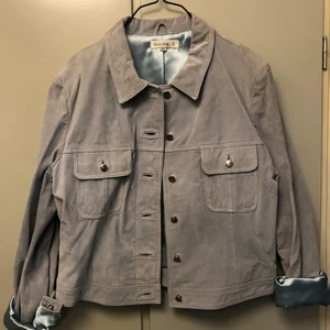 Blå mockajacka  - Blå mockajacka, snygg och i gott skick. Storlek 40 på lappen men är liten i storleken. 