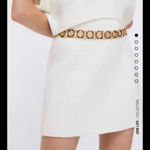 Säljer denna populära kjolen från zara som aldrig är använd, slutsåld på hemsidan!