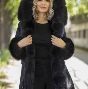 Garoff parka vinterjacka - Säljer min jacka som jag köpte på garoff för 4499kr säljer den för 2500kr för snabb affär kan jag gå ner i pris! Jättefin använd 1 vinter! Inga skador jättevarmt 