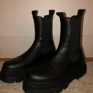 Boots - Säljer mina kängor från Bershka. De är helt onavända