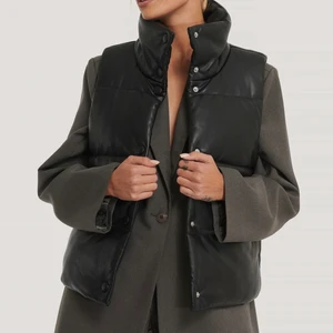 Nakd skinn väst  - Säljer min skinn väst från nakd som är helt slutsåld, den är i super bra skick❤️