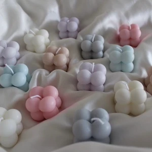 Handgjorda ljus  - Ljuset ”Mini Sophia” som kostar 40kr/st.                                        Man designar ljusen själva, dvs. Du får själv välja vilken färg- & doftkombination du önskar!                                                Bland färgerna: Vit, beige, grå, rosa, blå eller lila                Och dofterna: Vanilj, nytvättad, blomma, tropisk kokos eller kanel & äpple.                                                                      OBS! Frakt tillkommer💕☺️